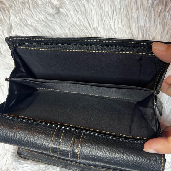 Danier genuine leather wallet - Picture 8 of 8